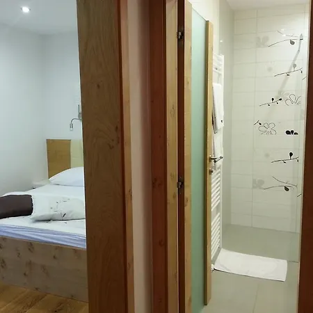 Bed & Breakfast Tavcar 3*