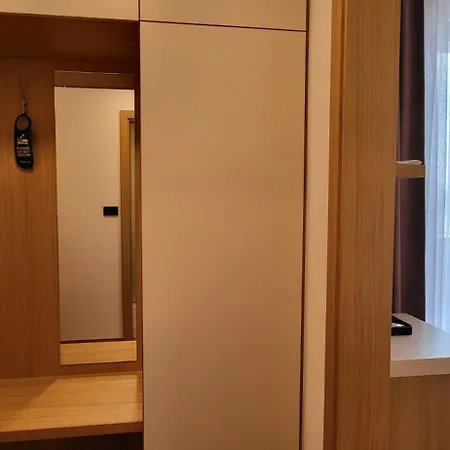 Tavcar Nocleg ze śniadaniem 3*
