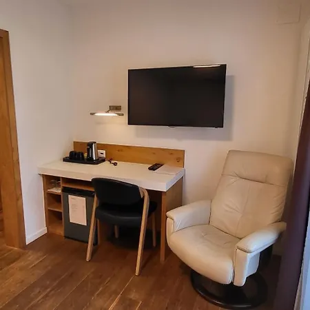 Nocleg ze śniadaniem Tavcar 3*