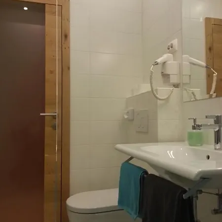 Oda ve Kahvaltı Tavcar